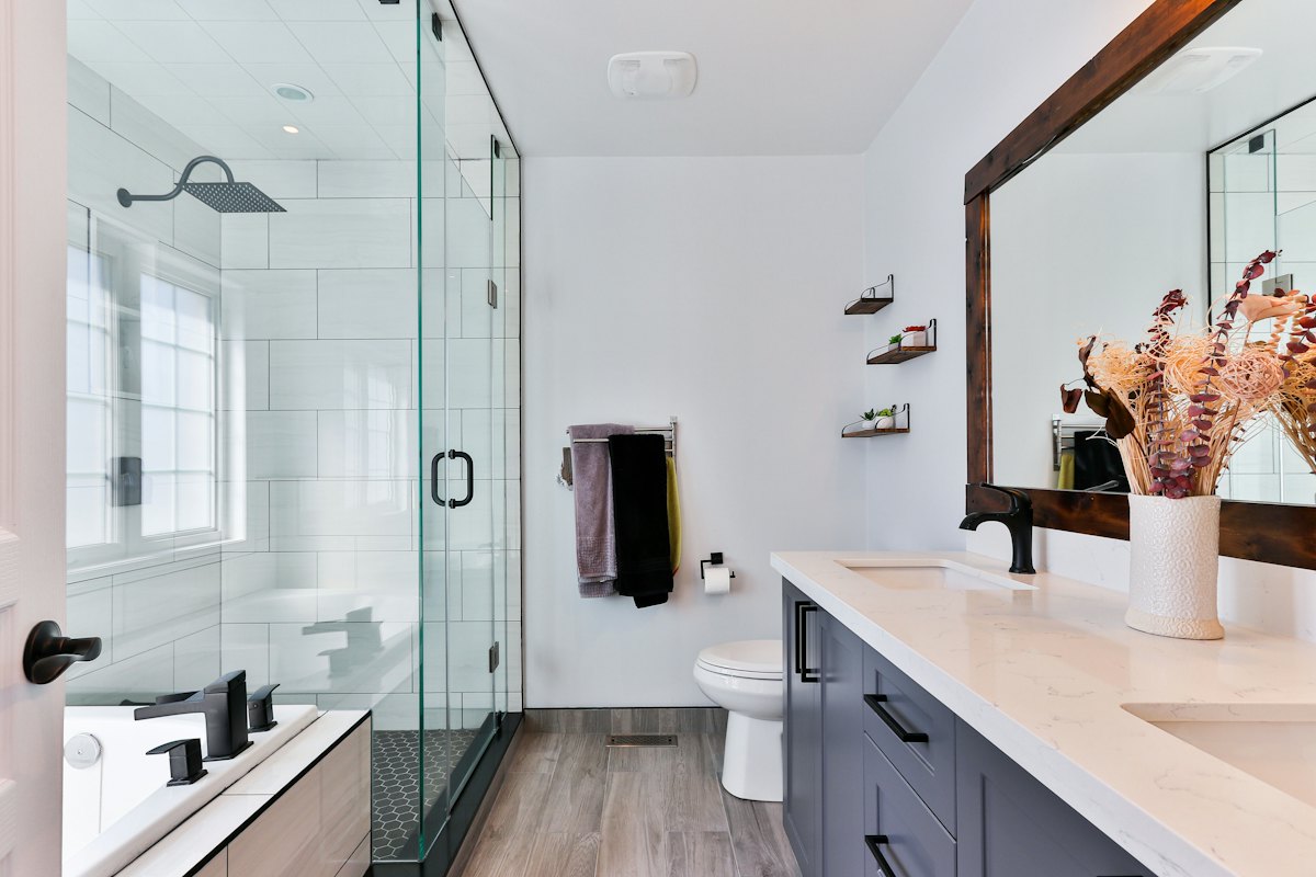 Bad mit bodengleicher Dusche (Beispielbild)